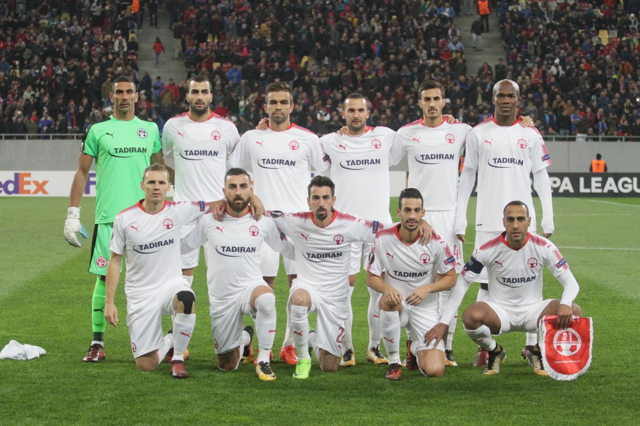 ההרכב הפותח של באר שבע בבוקרשט. מיגל ויטור ואיסאק קוואנקה בין ה-11 (צילום: בן בודה)